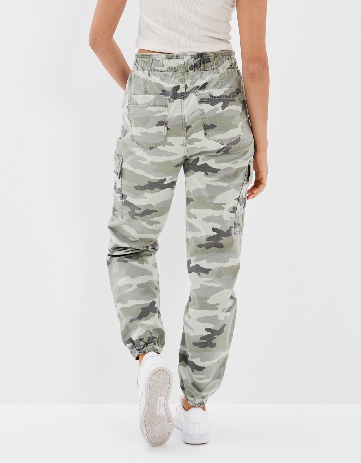 Shop AE Camo Cargo Baggy Jogger online | American Eagle Outfitters Kuwait